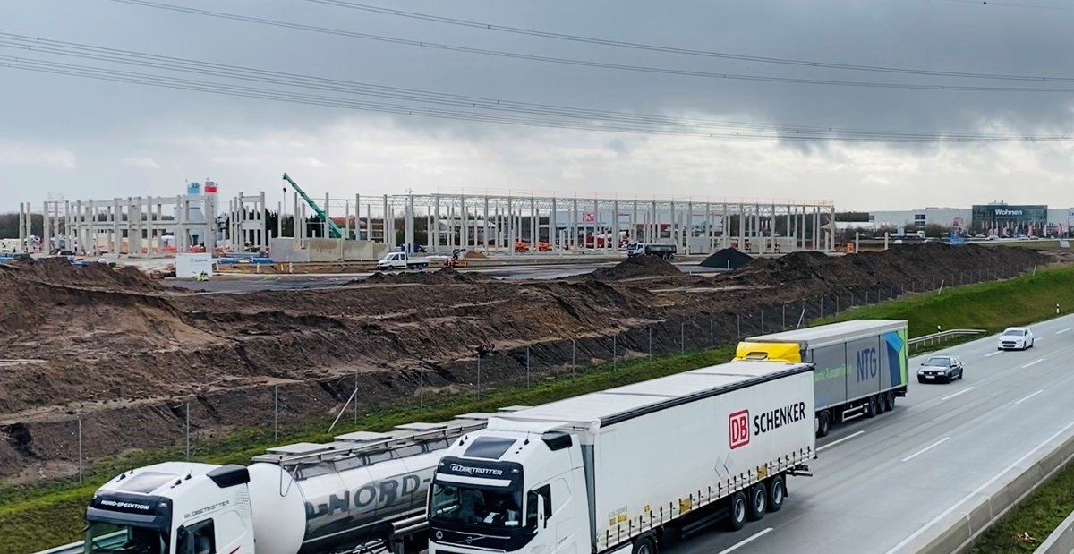 KajimaEurope's tweet photo. We were in Germany this week visiting our Hamburg North #logisticsproject, where Phase 1 construction is currently underway.

This is Kajima’s first project in Germany as part of our strategic alliance with #PanattoniEurope.

https://t.co/iesFeK2aN0 https://t.co/UT6lLqpuxm