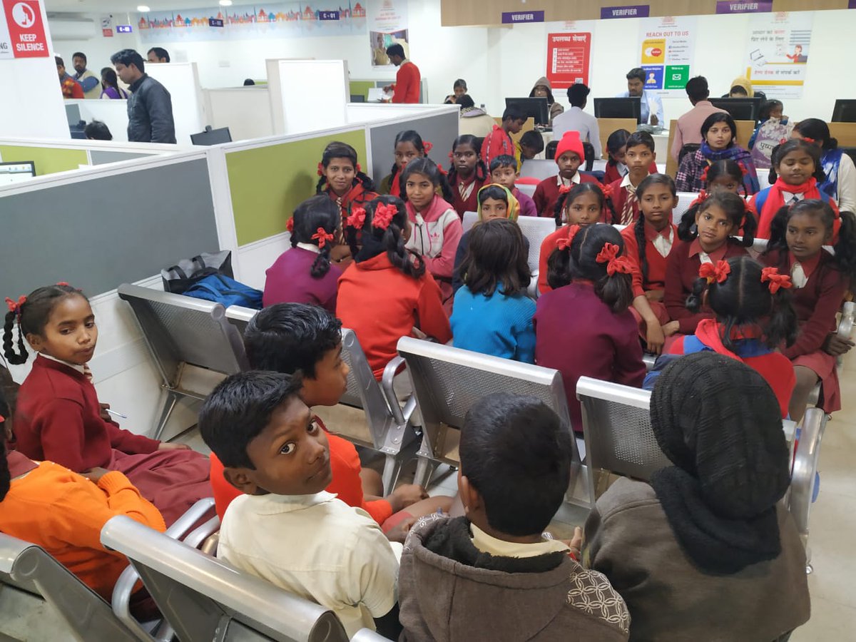 Students of Govt. School & Trainees of Deen Dayal Upadhyaya Grameen Kaushalya Yojana (DDU-GKY) come to #AadhaarSevaKendra Ranchi for updating biometrics in Aadhaar. #ASK_Ranchi located @ Estate Plaza, Behind - Mangal Tower, Kantatoli & Galaxia Mall, 4th Floor, Ratu Road, Ranchi.