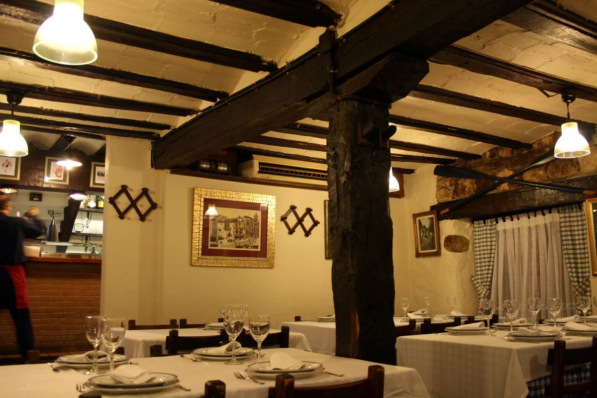 El Puerto Zabala, en Aretxondo,Puerto viejo de Algorta, Bilbao. Motivos pesqueros, de techos de madera y comida tradicional, donde puedes encontrar toda la gama de #LaMateo Colección de Familia. Una joya culinaria de las que ya no quedan. #BodegasMateos #colecciondefamilia #vino