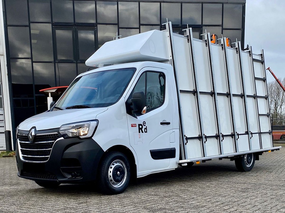 DoolaardBV's tweet photo. Vandaag neemt Kuipers Glashandel deze Renault Master Red Edition met glasresteel opbouw in gebruik. Van harte met deze auto en bedankt weer voor jullie vertrouwen! https://t.co/OUa9DcVkCy