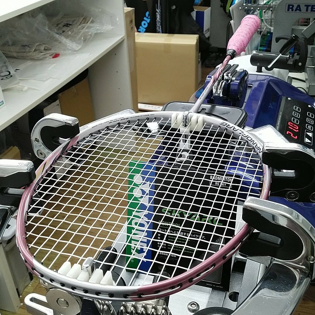 netin_tanushi's tweet photo. #yonex #ヨネックス
#nf600 #ナノフレア600
#bgsky #スカイアーク #実ゲージ 0.675㎜
#21ポンド #面圧平均42.5
 @ ネットイン　バドミントンガット張りの店 https://t.co/l0IEJ5PBUs