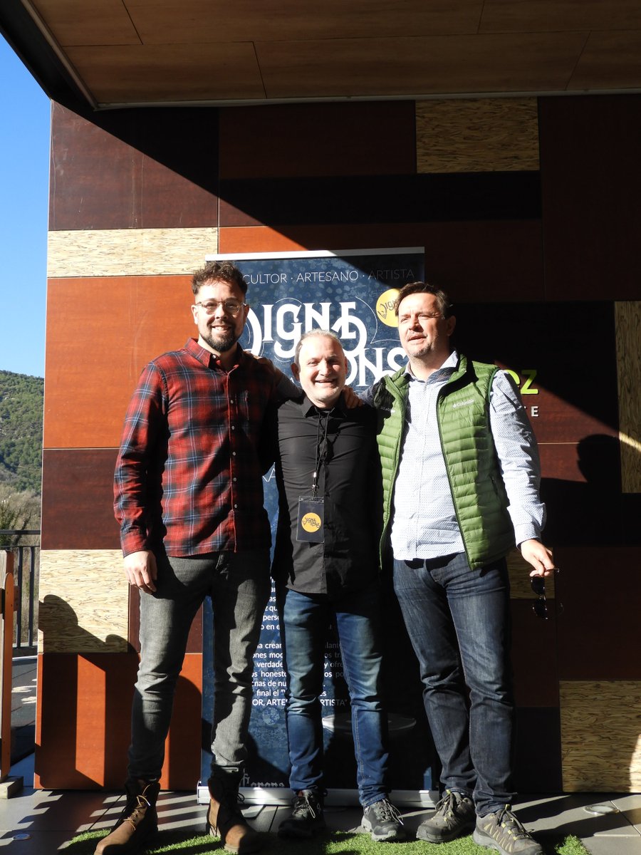 vigneronshuesca's tweet photo. #Vigneronsdehuesca - Arranca con dos #masterofwine @fernandomoramw #norrelrobertsonmw @bodegasfrontonio #bodegasfrontonio @elescocesvolante  #vino #vinos #vinosdehuesca #wine #Vignerons #queestapasandoenhuesca #sobrarbe  #huescalamagia #tuhuesca @tuhuesca @huescalamagia https://t.co/iIcCGjOf6C