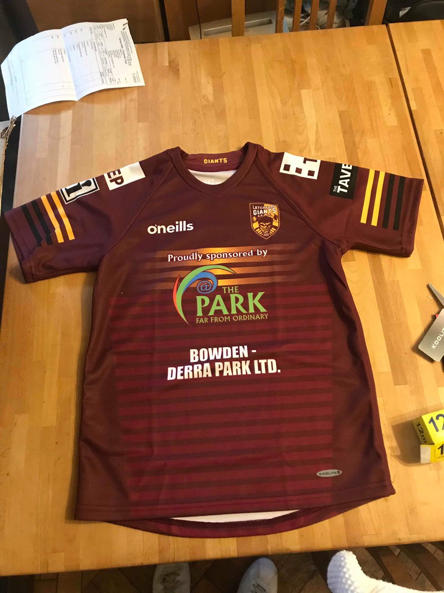LatchfordGiants's tweet photo. #LG10s new kit has arrived this morning thanks to @ONeills1918 and club sponsors @TEP_Ltd @Tavern25 and also thanks to the team sponsors. #UpTheGiants #OneClub #NewKit https://t.co/OhpAuHHSdT