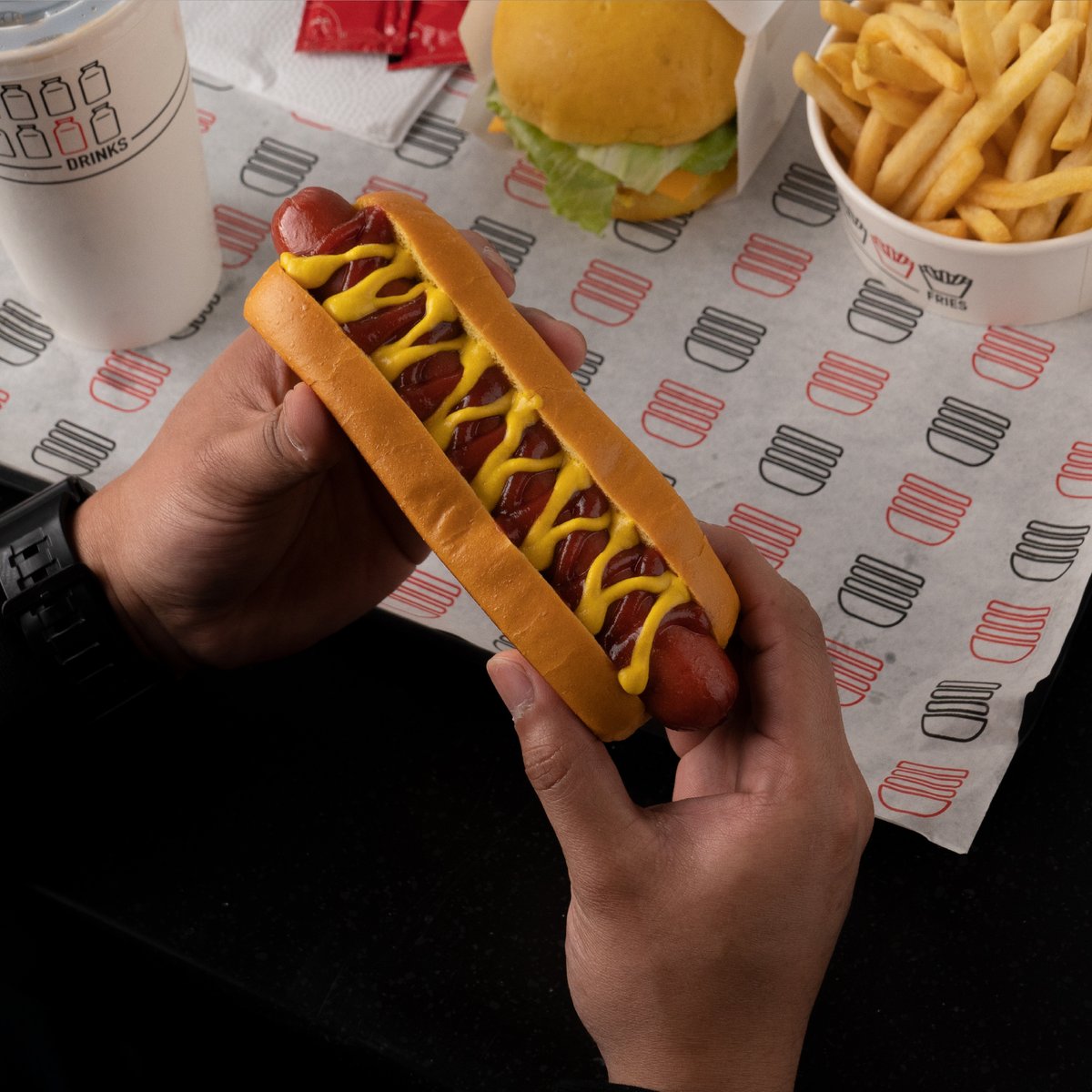 wow_burger_SA_'s tweet photo. منشن محبين #الهوت_دوق  وقولهم هذا المبتغى😉 
.
.
  #هوتدوق  #برجر_الرياض #برقر_الرياض #فاستفود #سلايدر #مطاعم_الرياض #واو #لذيذ #اماكن_الرياض #الرياض #HotDog #fast_food #riyadh_Resturant #good #wow  #classic #mine_burger https://t.co/Y3R93dDbuz