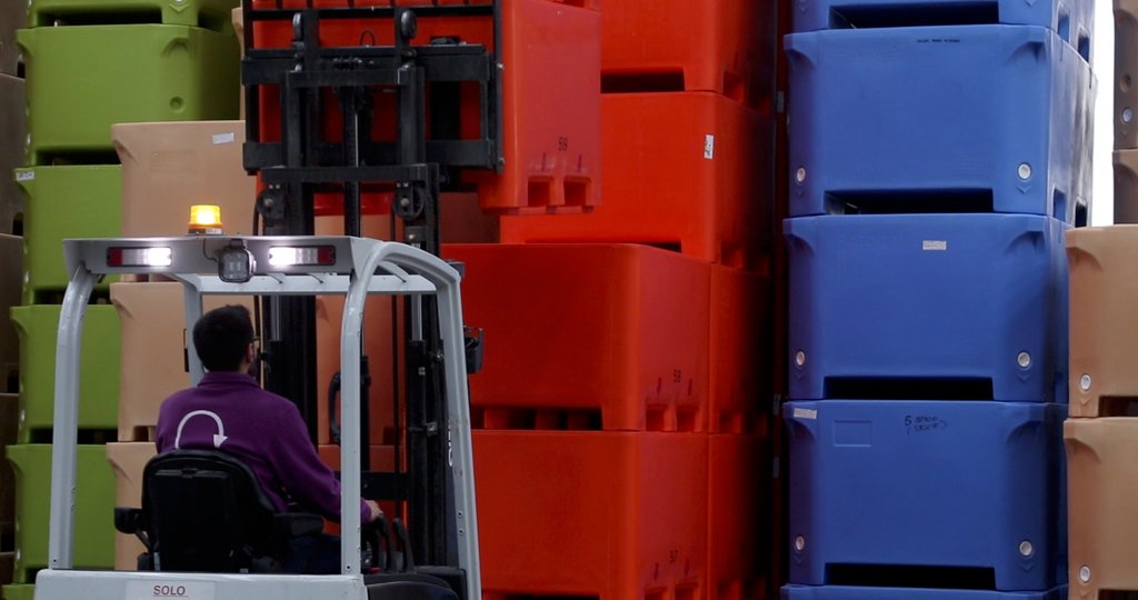 Rotogal_es's tweet photo. Todo encaja. Cuando un Contenedor isotérmico está bien diseñado y fabricado, se apila perfectamente. Esto permite la optimización del espacio de almacén y la optima conservación de los productos de nuestros clientes. #Rotogal #Contenedorisotermico https://t.co/Wr2UIuCimA