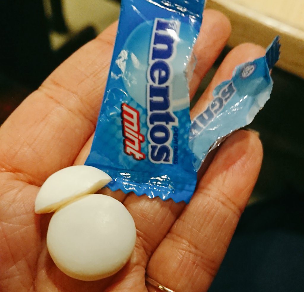 makoto_uchiyama's tweet photo. お口直しの #mentosmint 開けたらまさかの帽子をかぶっていた(笑)
#日常茶飯事 #サプライズ #戦う駐在員 #レベルアップ w https://t.co/Lt2cOLC4vj