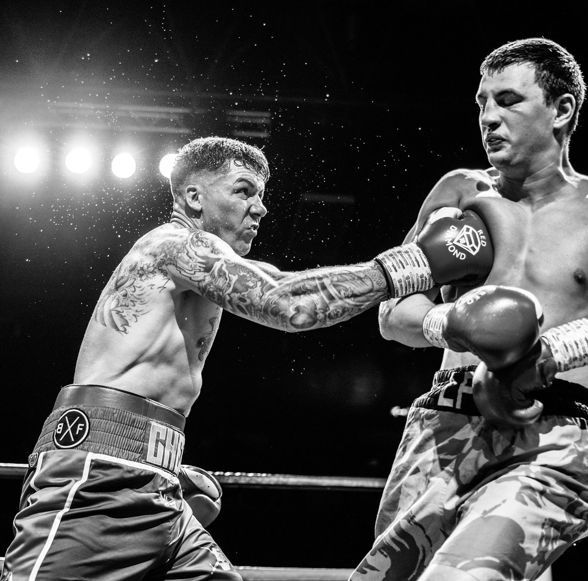ChezNihell's tweet photo. Centre of Mass ⭕️🥊
@teamcrunkhq @vetlocksmith
@allcallsigns_ @boxfituk @ArmySportASCB @ArmySportsLTRY
@Johnedw99119829
#tmpdiving #boxing
#hardhitting #professionalboxing
#fightnight #soldier #britisharmy #fighting #winning #TeamNIHELL
https://t.co/FH4rgGp0Qf https://t.co/WqUwBNFQgC