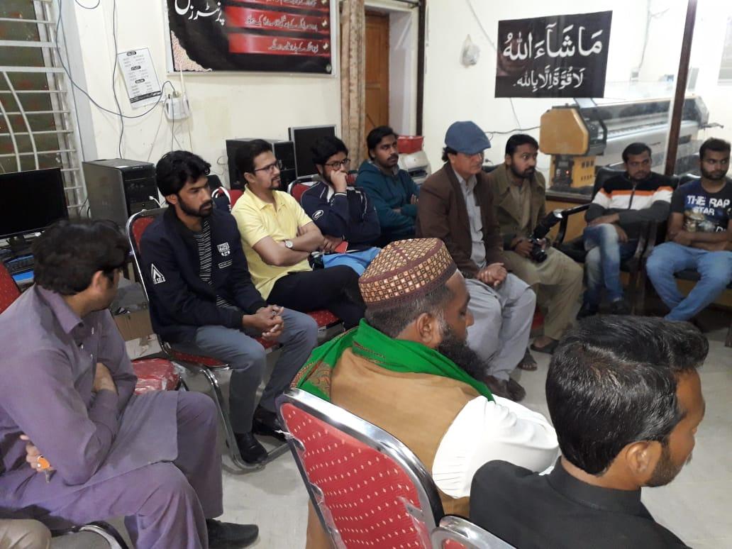 PATCPOfficial's tweet photo. پی پی 192پاکپتن کے زیر اہتمام محترم ملک محمد رمضان کھوکھر ہیرا کی فلیکس پرنٹنگ پریس قائد ڈے کی تقریب منعقد کی گئی جس میں شیخ الاسلام ڈاکٹر محمد طاہر القادری کی 69 ویں سالگرہ منائی گئی
#PATCentralPunjab #PAT #PP192
#QuaidDay Celebration
#HBD_TahirulQadri
#HappyBirthDayDrQadri https://t.co/S1lvCLYoIv