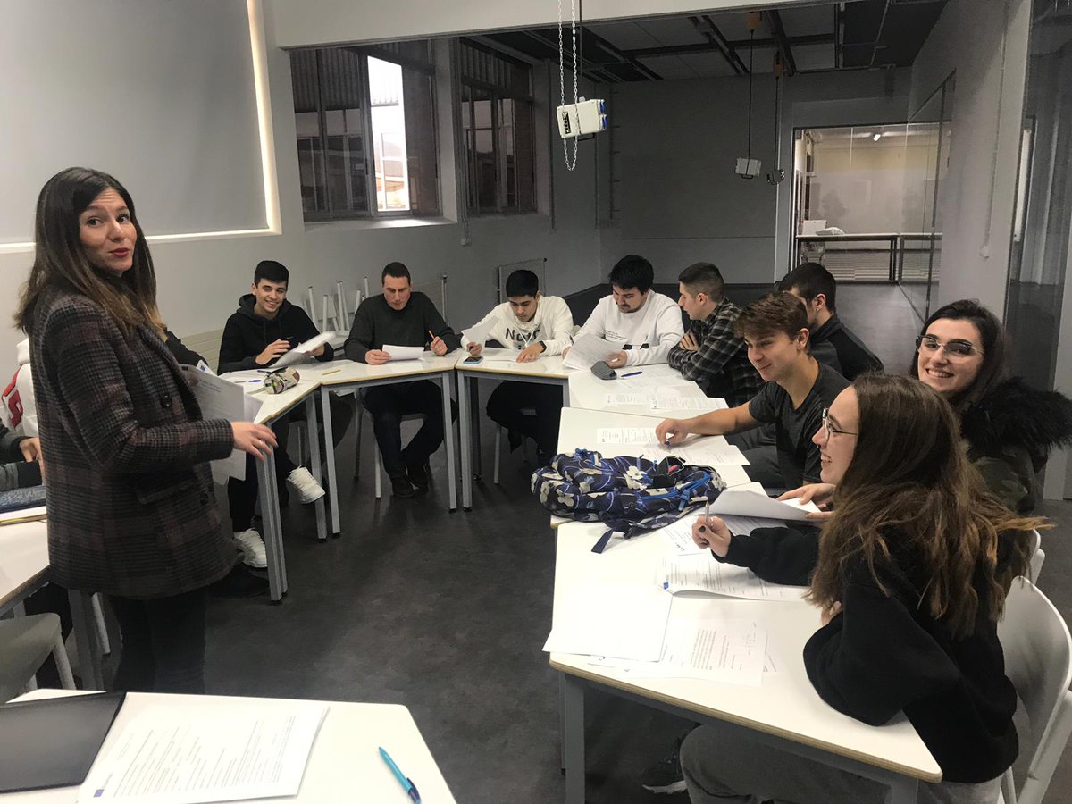 Bidebieta_FP_LH's tweet photo. #France #Poland #Malta #Estonia #Slovenia #Italy #Gemany. Our students receiving information to enjoy  and take advantage of their stay with @EUErasmusPlus scholarship @BidebietaL @AdgBidebieta @Bidebieta_Ele @Bidebieta_FM @IkaslanBizkaia @FPeuskadi https://t.co/yz3PeF7SQx