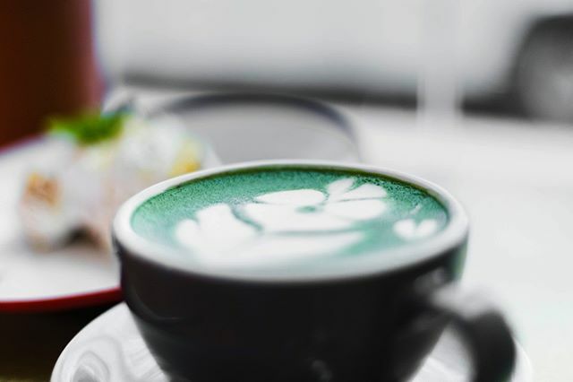 Aquellos que no seais demasiado fans del café, también teneis un hueco en nuestro local, seguro que nuestro JAPANESSE MATCHA LATTE os encantará tanto como a nosotros. 😋 #blackremedy #blackremedycoffeebar ift.tt/2SXr2JS