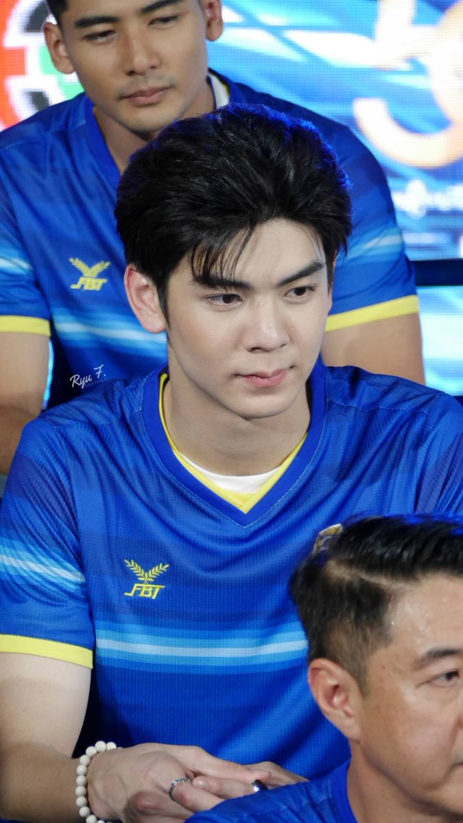 _RYUFamily's tweet photo. [19022020] แถลงข่าวฟุตบอลช่อง 3
ริวอยู่สีน้ำเงินค้าบบบ💙
.
#50ปีช่อง3 
#50ch3infinityfun
#RyuVachirawich
#RYUPOWER
#ริววชิรวิชญ์
#ch3thailand 
#TUSexyboy https://t.co/JDrngtKbWZ