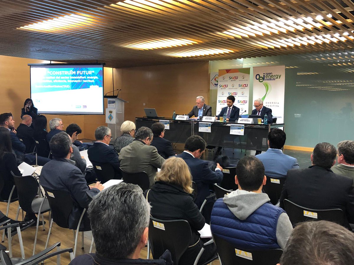 territoricat's tweet photo. El conseller @damiacalvet defensa, a la inauguració del 2n Saló Construïm Futur, la legislació que regula i limita les emissions de gasos efecte d’hivernacle en el sector regulat però adverteix que aquest suposa només el 45% de les emissions 
 @OEI_SmartCities @bamboopress https://t.co/t8GpCrHwAi