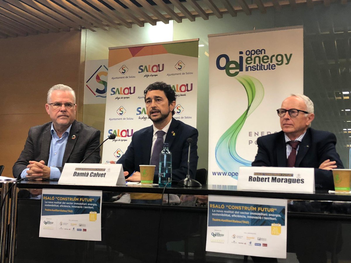 territoricat's tweet photo. Per això, @damiacalvet diu que cal actuar sobre les emissions difuses, que suposen el 55%, “i que són les que fem les persones en el nostre dia a dia: quan ens movem, quan treballem, quan consumim... en funció de com vivim”
 @OEI_SmartCities @bamboopress https://t.co/R8jXRB3h3G