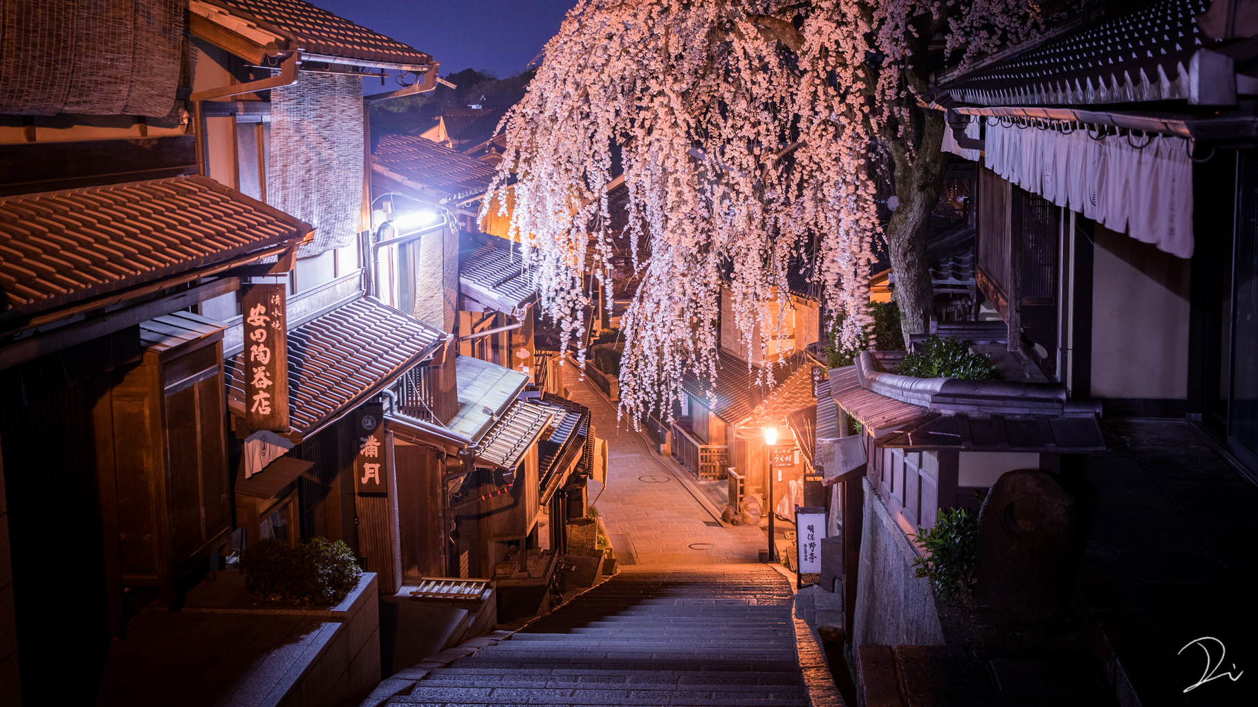うさだだぬき Usadanu Eth 京都夜桜の幻想的な美しさ どうかスマホを横に向けて見て下さい スマホを横にして見ると幸せになれる これを見た人はピンク色の画像を貼れ T Co Txjg5rn3im Twitter