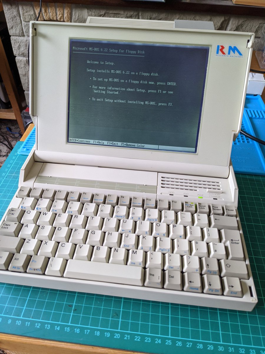 FlamelilyIT's tweet photo. Hard drive not working, but we can install MS-DOS on floppy.. #retrolaptop #researchmachines #RMNB300 #floppydisk #msdos #intel386 https://t.co/8SEgccvJvt
