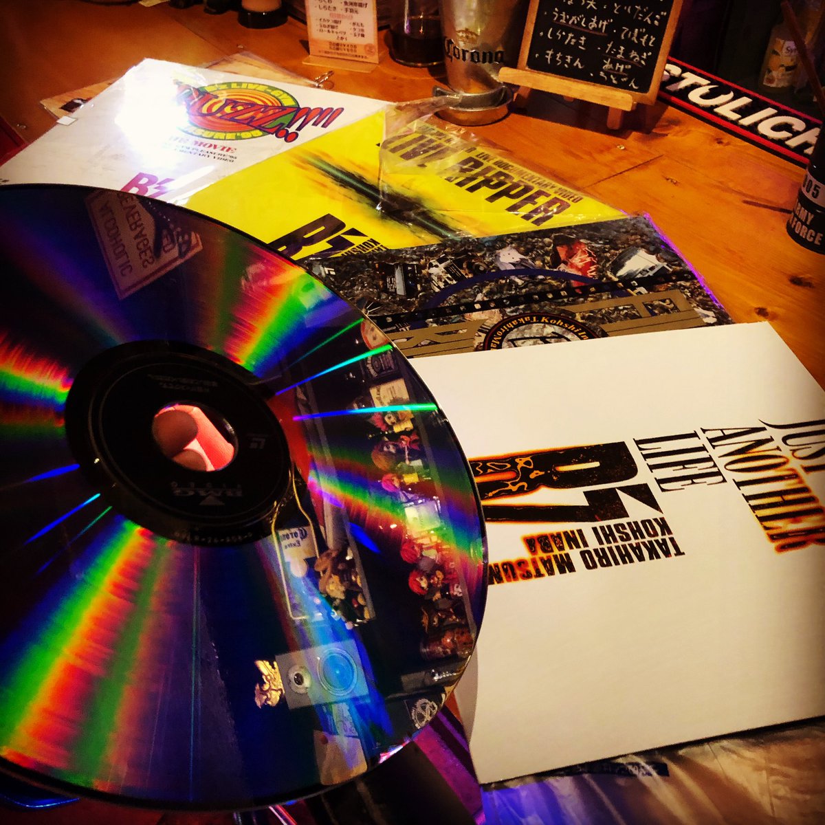 ট ইট র Bar Hi Ho 本日時くらいから 月1開催のb Z会 今夜はついにld レーザーディスクをたしなむ夜です ハイホーはアナログレコードだけではなくついに映像媒体のレーザーディスク完備です 照 はいほー ハイホー Hiho Bz Bz会 レーザー