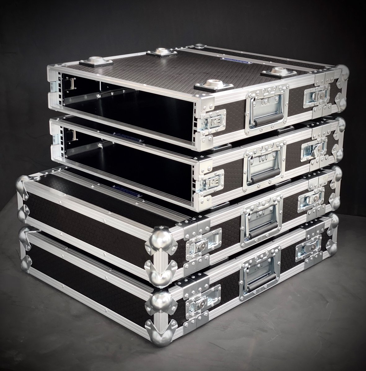 case_connection's tweet photo. 19" Rack Cases - Manufactured to your specifications by The Case Connection
#woodenrackcase #aluminiumrackcase #rackcase #shockmounted #HPPRackCase #protectingyourinvestment https://t.co/vZOi9OzHWA