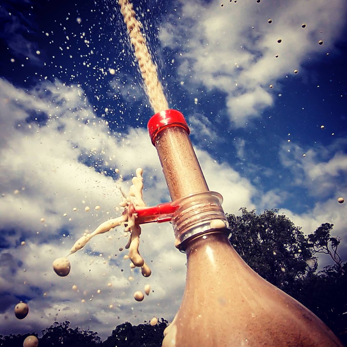 theStemMayhem's tweet photo. Had a Blast today!
Seen cola and mentos videos online, but today I got to do it for myself, and show the boys!
.....
#stem #cokeandmentos @coolthings_aust #stemfun #stevespangler @SteveSpangler #geysertube #stemtoys #stemtoy #stayathomedad #mentos #gopro  #sciencekids https://t.co/FGf9WTxqCS