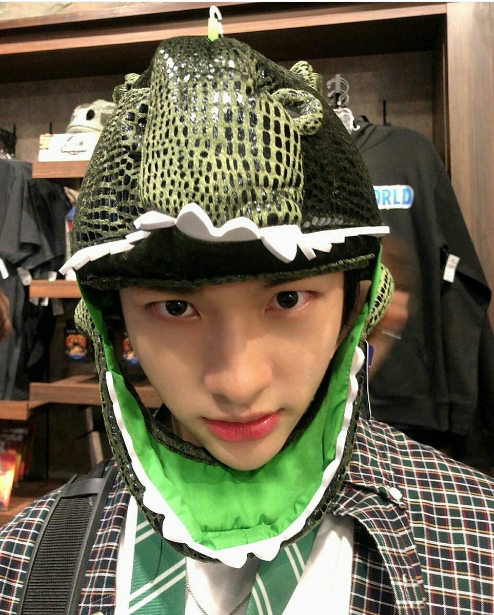 onestayofthewo1's tweet photo. YOU'RE SO CUUUTEEE AAAAA
😣😣❤️
#Hyunjin #hwanghyunjin #현진 #현진이              #스트레이키즈 #YouMakeStrayKidsStay #StrayKidsGallery https://t.co/MXAxHCoUjd