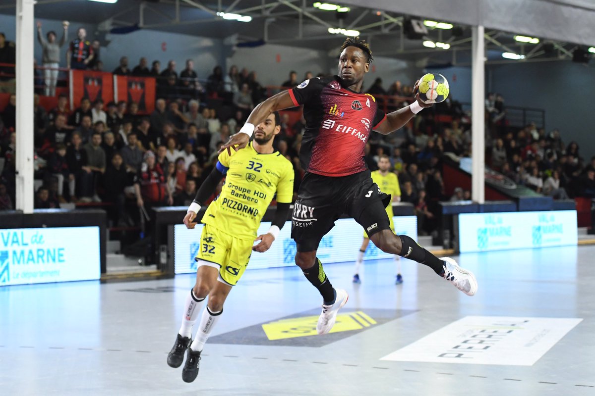 Succès de @USIvryHB face à <a href="/SRVHB/">Saint-Raphaël Var Handball</a> lors de la 16e journée de @LidlStarligue 📸<a href="/Antoine_Breard/">Antoine Bréard</a> /<a href="/Exuleo/">Exuleo</a> Plus d’images ici instagram.com/p/B8yQPB_o6d4/… #handball #sport #photo