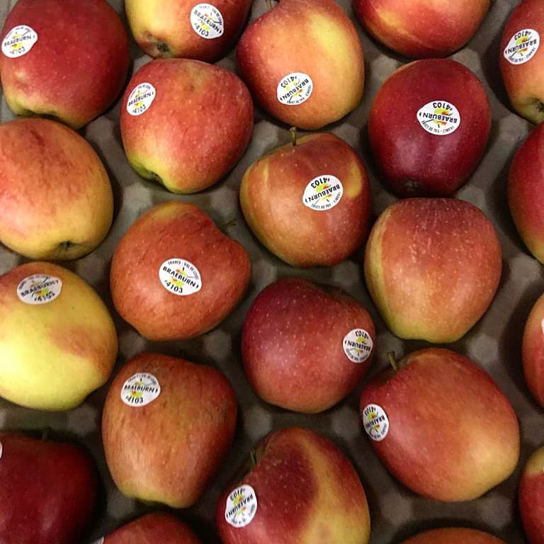 almondscatering's tweet image. We've got you covered in the apple department 😎🍏

Juicy Granny Smith's, crunchy Pink Ladies and sweet Braeburns on offer this week 

Packed with vitamin C and the perfect sweet snack 😋
#apples #delicious #sweetsnack #fiveaday #liverpoolfood #healthydiet #foodpics