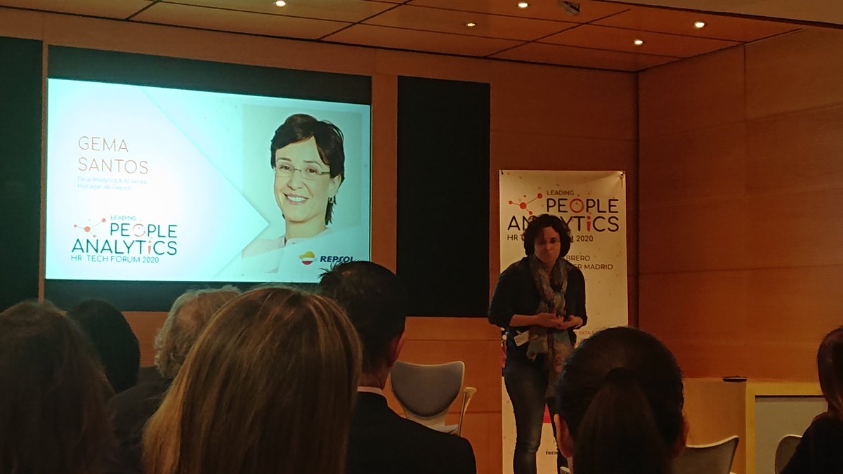 Leadership_ms's tweet photo. "Hay que saber escuchar a los datos, contar historias con los datos y compartirlos porque así los enriquecemos", explica Gema y finaliza "lo importante no es hacer lo que es posible, lo importante es si lo que hacemos mejora algo"
#LMSPeopleAnalytics #rrhh #PeopleAnalytics https://t.co/xovajw4NQ9