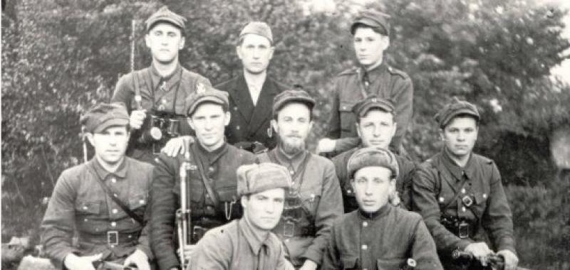 ipngovpl_eng's tweet photo. Radziwonik, born #OTD in 1916, worked as a teacher before #WWII, and then joined the #HomeArmy and commanded a platoon under #JanPiwnik. When the #RedArmy came, he took a powerful hold over the Lida-Szczuczyn area, protecting the local population against #Soviet repressions. https://t.co/Q67WlsPDH7