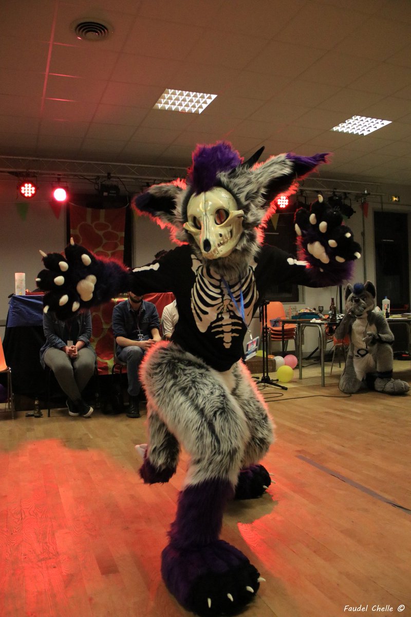 GuepardPerdu's tweet photo. J'en ai des frissons  

character : Lunna

#FCD2 #furryfandom #furryfr https://t.co/2qBuqvN0dM
