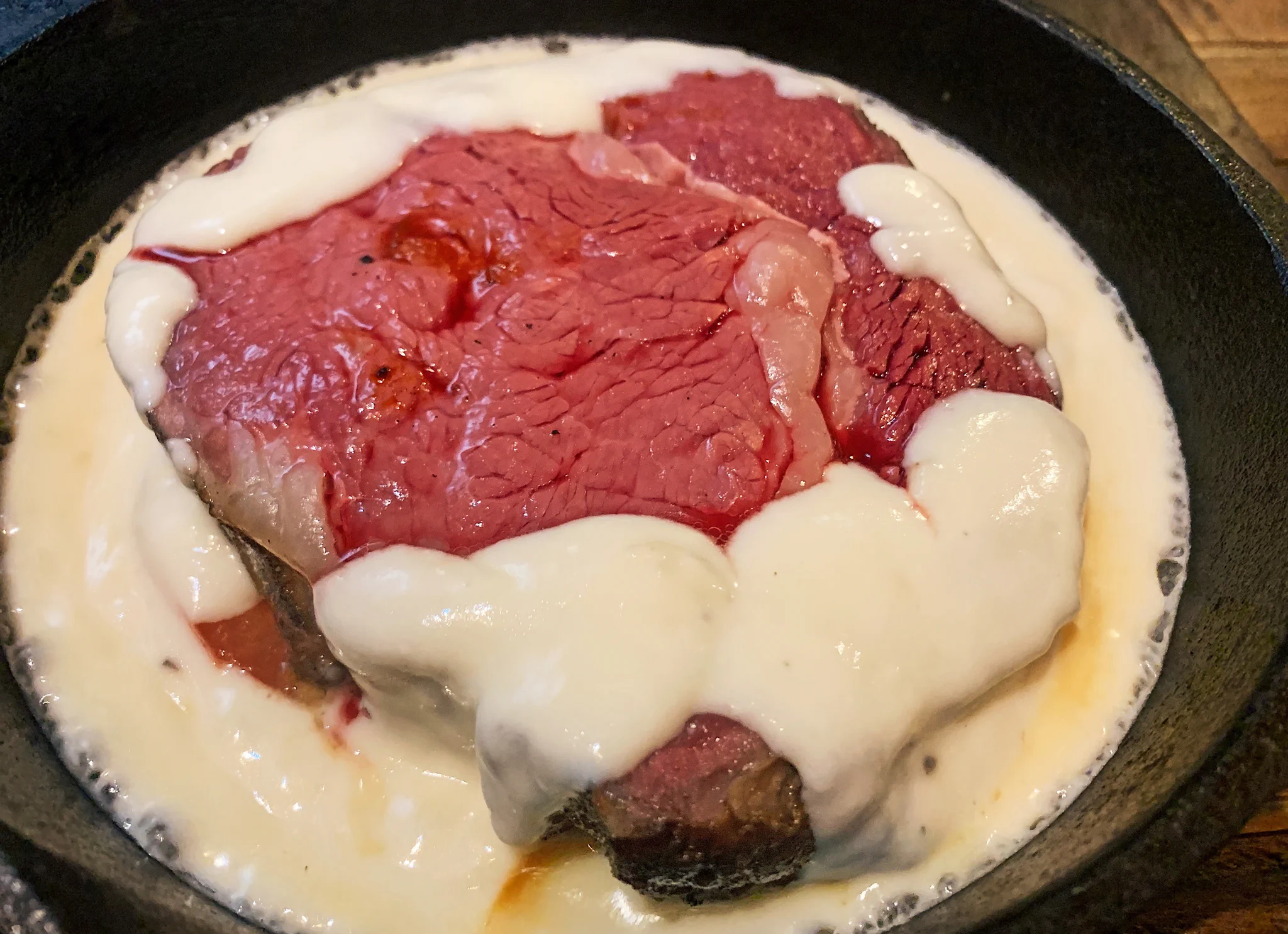 世界で3人しか作ることができない！？「片面焼きVAMOSステーキ」！