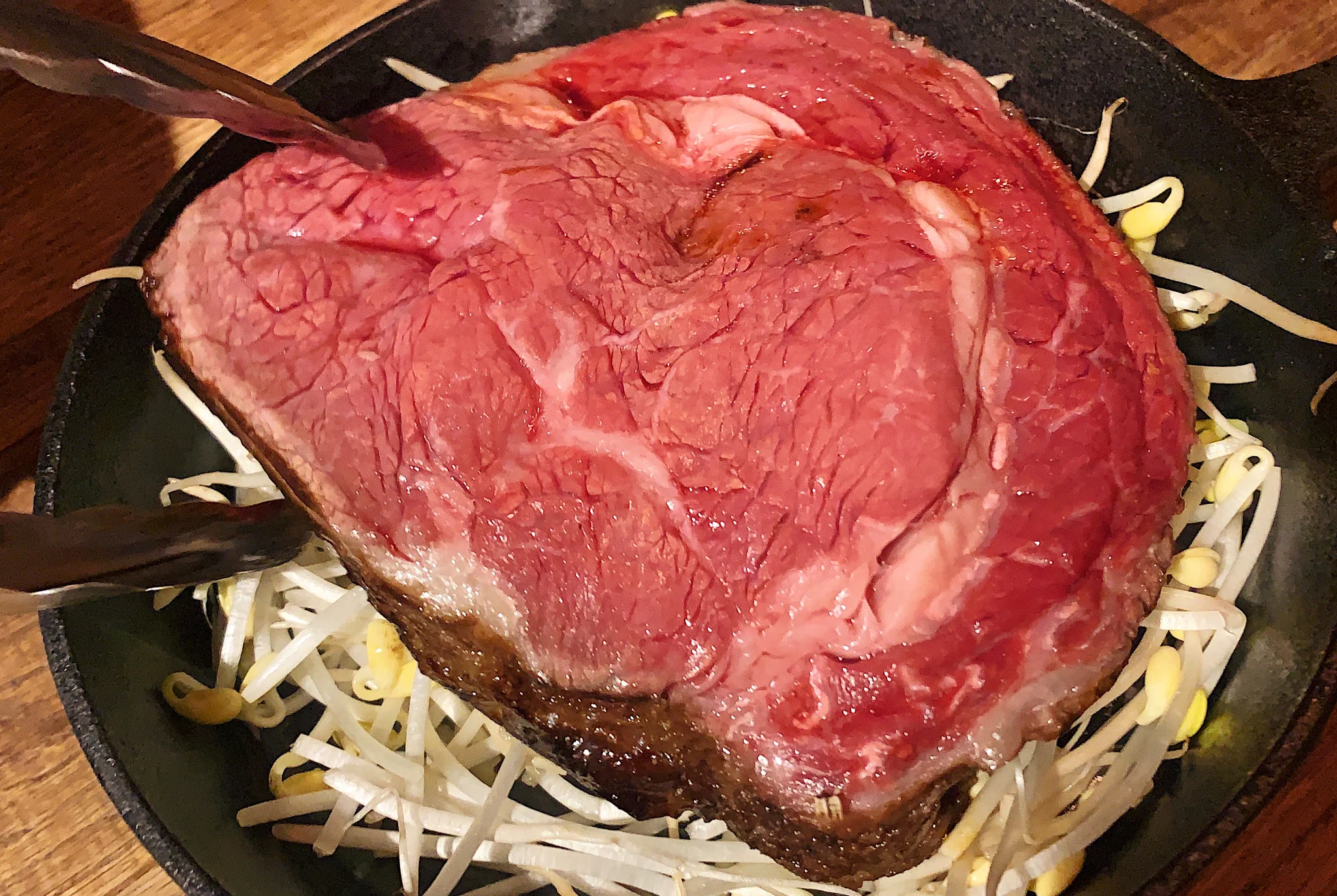 世界で3人しか作ることができない！？「片面焼きVAMOSステーキ」！