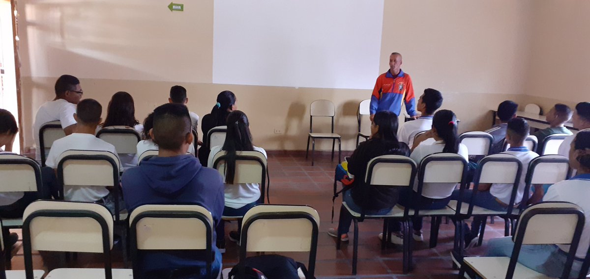 UNEFAextension1's tweet photo. El Lcdo Yoxender silva coordinador de DIN realiza reunión para afianzar normas de convivencia en el nuevo semestre.
@UNEFA_VASyPC @unefa_ve @SalaUnefa https://t.co/vuMubireud