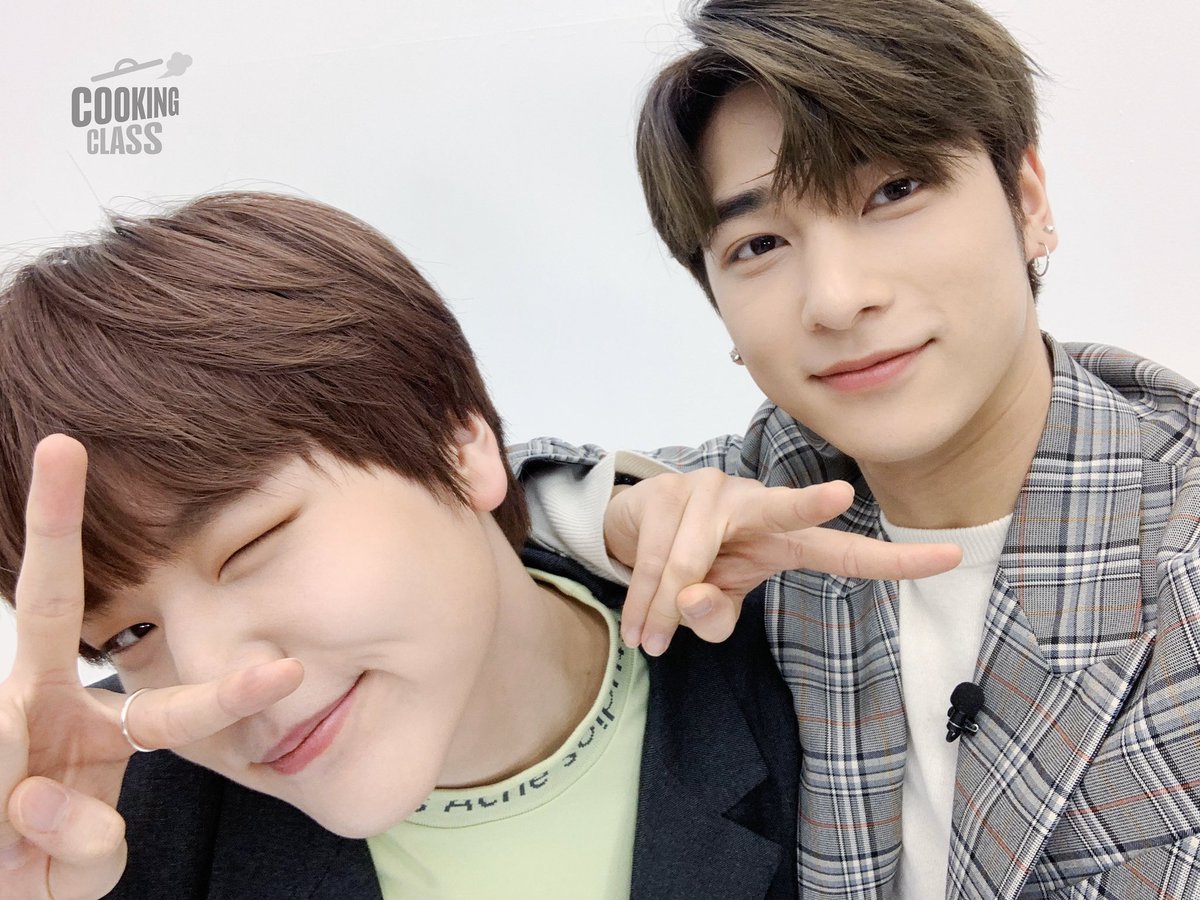 KPOPFAVE_'s tweet photo. [#IDOL_COOKINGCLASS] 

※심장주의※ 지금까지 이런 쿠킹클레스는 없었다. 이것은 쿠킹쇼인가 큐티쇼인가🤔 2020년 잇몸 악건성 원인1위 한결&amp;도현❤️

1⃣ https://t.co/RDA22RwSab
2⃣ https://t.co/nEhYZ7RW07

#이한결 #남도현 #LEEHANGYUL #NAMDOHYON 
#포켓돌즈 #POCKETDOLZ @POCKETDOLZ https://t.co/sJtL9wYKtL