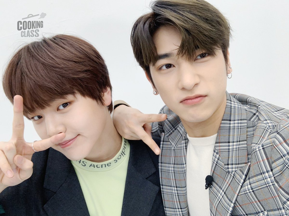 KPOPFAVE_'s tweet photo. [#IDOL_COOKINGCLASS] 

※심장주의※ 지금까지 이런 쿠킹클레스는 없었다. 이것은 쿠킹쇼인가 큐티쇼인가🤔 2020년 잇몸 악건성 원인1위 한결&amp;도현❤️

1⃣ https://t.co/RDA22RwSab
2⃣ https://t.co/nEhYZ7RW07

#이한결 #남도현 #LEEHANGYUL #NAMDOHYON 
#포켓돌즈 #POCKETDOLZ @POCKETDOLZ https://t.co/sJtL9wYKtL