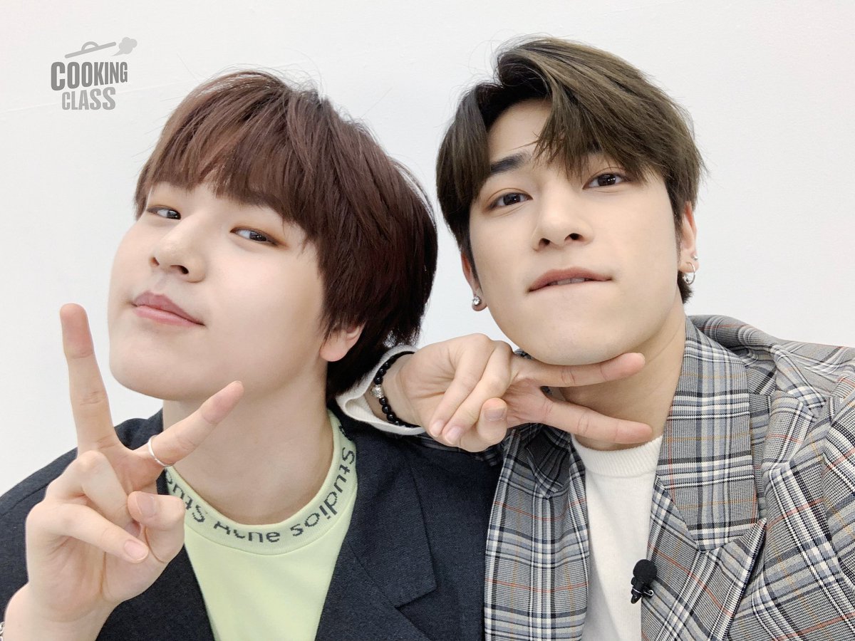KPOPFAVE_'s tweet photo. [#IDOL_COOKINGCLASS] 

※심장주의※ 지금까지 이런 쿠킹클레스는 없었다. 이것은 쿠킹쇼인가 큐티쇼인가🤔 2020년 잇몸 악건성 원인1위 한결&amp;도현❤️

1⃣ https://t.co/RDA22RwSab
2⃣ https://t.co/nEhYZ7RW07

#이한결 #남도현 #LEEHANGYUL #NAMDOHYON 
#포켓돌즈 #POCKETDOLZ @POCKETDOLZ https://t.co/sJtL9wYKtL