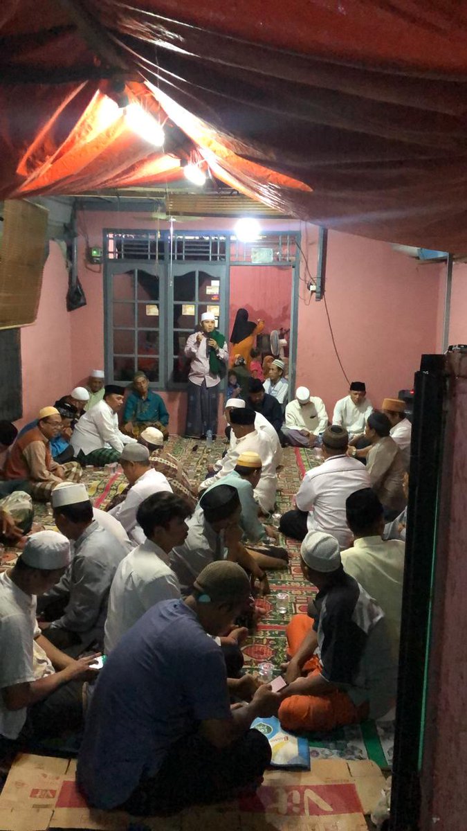 NengNun9's tweet photo. Malam sedekah tujuh hari.. Almarhumah mertua ibu Atikah bin H.Saidih https://t.co/5LejYIKYO7