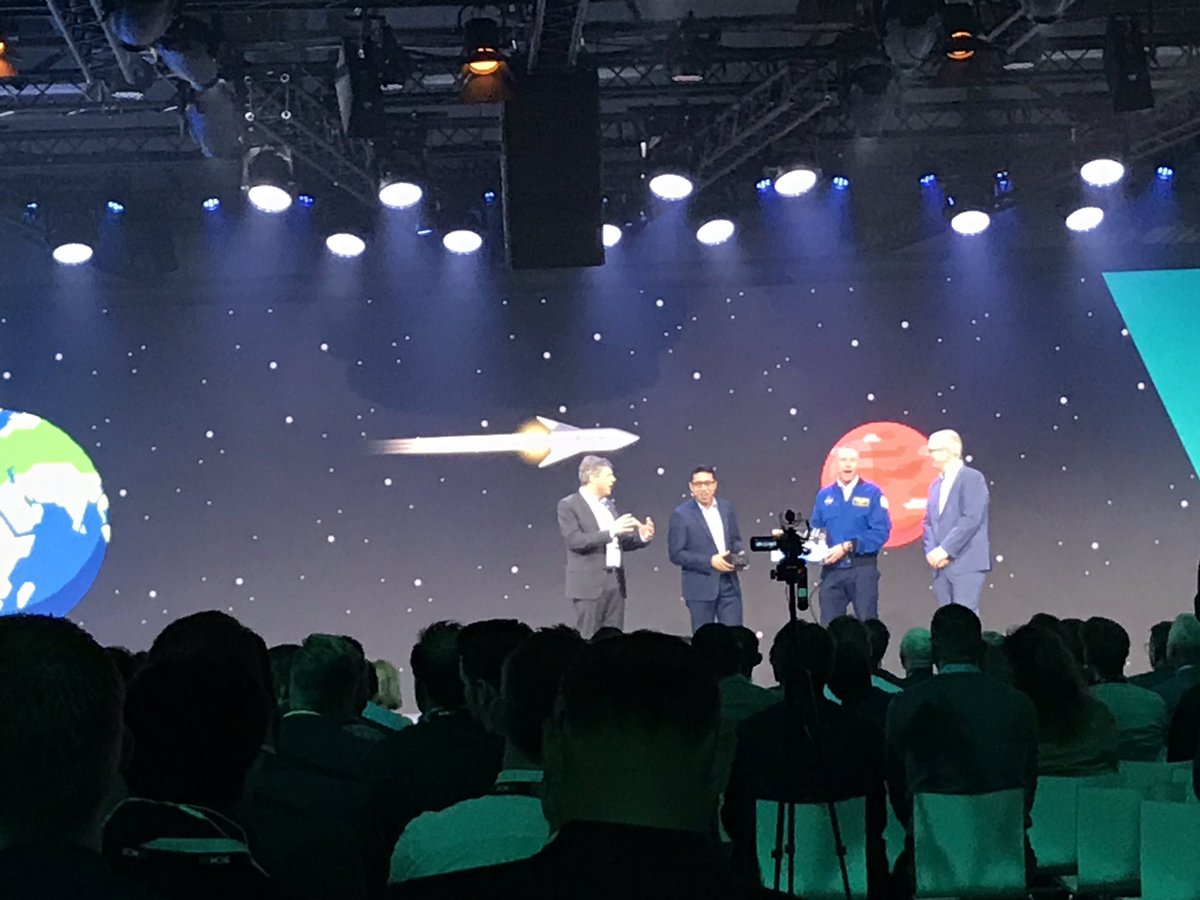 #BCW20 #NASA Mike Foale on main stage yesterday at day 1. Liked the little robot looking like a Borg cube with Bosch #AI technology for space exploration. Only to be handled by trained astronaut carried on stage #startrek #dabei #likeabosch #resistanceisfutile