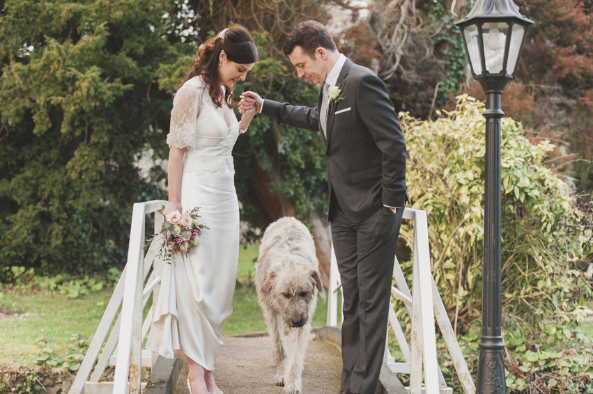 Bellingh4m's tweet photo. Our couples love playing with our Castle Dogs, but not as much as Rí loves photobombing their pictures!!😂
#IrishWolfHound #Pets #Dogs #OriginalIrishThursday #CastleDogs #NationalPetsDay #PetsOfIreland #DiscoverBellingham #LoveYourPetDay https://t.co/YthFvil0xk