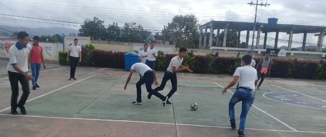 UNEFAextension1's tweet photo. @UNEFA_VASyPC de la extension nirgua realiza Juegos de fogueo para captar talento deportivo.. @unefa_ve @nucleoyaracuy https://t.co/UaGo8WCSKx