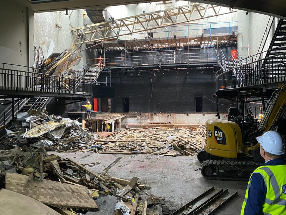 SavethePalace13's tweet photo. A sad day for Melbourne heritage with news and pictures filtering through tonight- #palacetheatre #metronightclub #nowords #heartbroken #shamemarriott #shameheritagevictoria #shamecityofmelbourne #shamejinshan #shame @rwynnemp https://t.co/ppCQMz9EKb