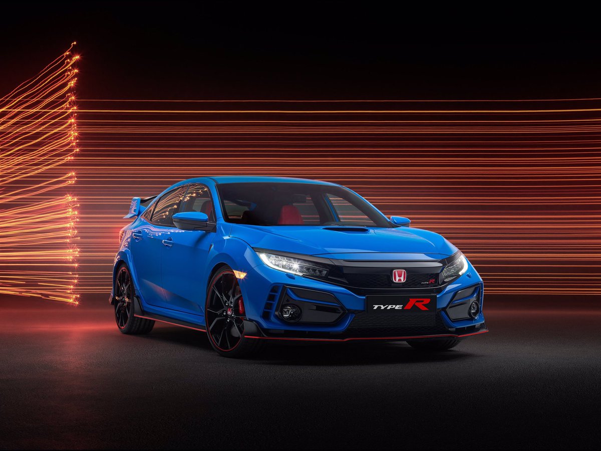 RumBat's tweet photo. Yeni @Honda #Civic #TypeR bugüne kadar üretilmiş (belki de son nesil olduğu için) en çılgın versiyonlara kavuştu...
Avrupa için sadece 100 adet güneş ışığı sarısı gövdeli arkada karartılmış logolu #LimitedEdition ve yüksek kanadı olmayan #RacingBlue rengindeki yeni #SportLine ~ https://t.co/kqEjZpfWx8