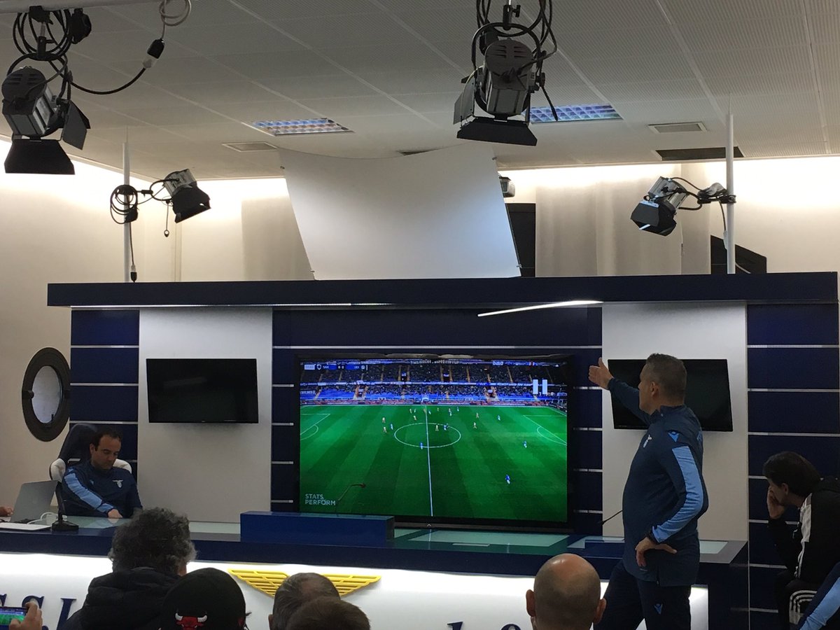 UcvFootball's tweet photo. We keep on Learning🔥🧠🤔

Yesterday ⏮ Amazing formative experiences with @OfficialSSLazio Staff

Today▶️ “The emergence of location game idea” 🔵🔴 @IsaacGuerreroH from @FCBmasia @BarcaInnoHub 
💎💎💎

Now🎦 Dr. Marco Montini S&amp;C Coach u17⚽️ @azzurri 🇮🇹

Much more coming 🔜 https://t.co/qjASHUmJiY