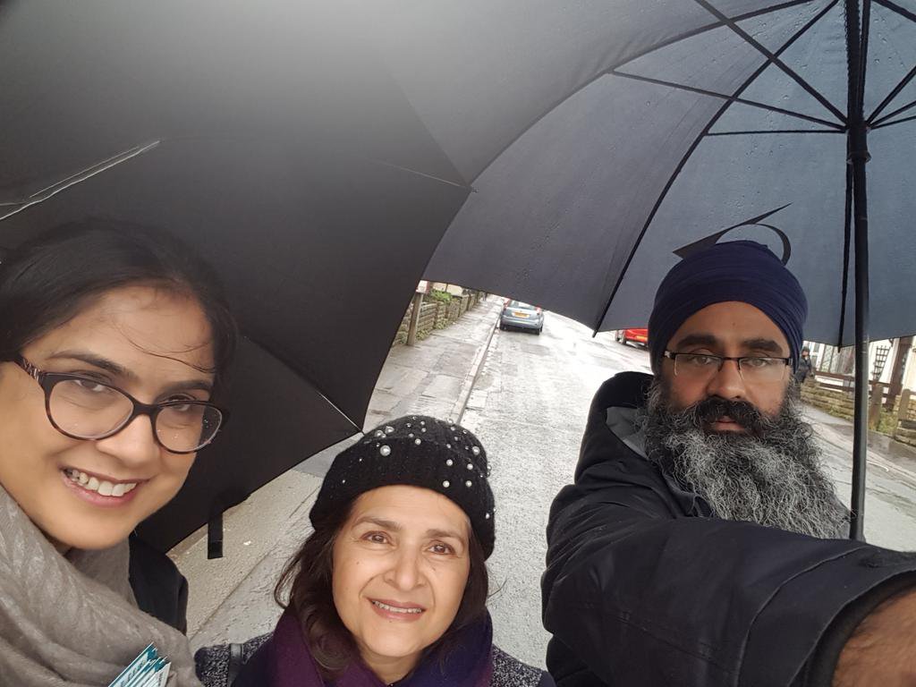 Musarrat's tweet photo. On Dalton Fold with @KirkleesCouncil @SaferKirklees talking to residents about the recent shocking incident in the area @Naheedkirklees @WYP_Hudds https://t.co/EGARV6kRJv