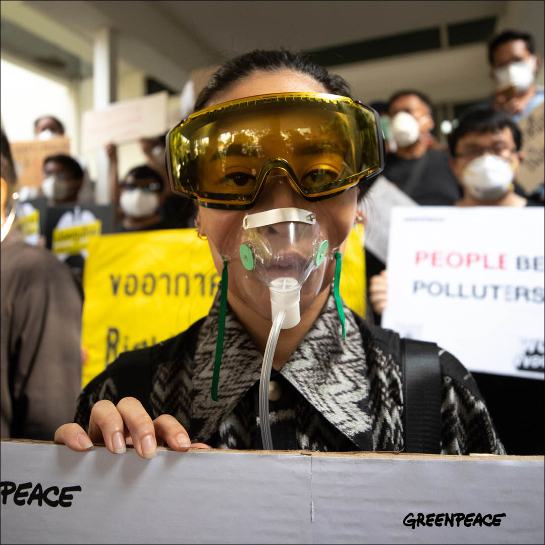 moneyforchange_'s tweet image. #CleanAirNow! ✊

Protesters in Thailand sent a message to the government demanding they urgently tackle PM2.5 #AirPollution which is harming people across the world.

Demand our leaders to #EndOil to keep our planet liveable &amp;gt;&amp;gt; act.gp/2SGVMQy

#ThursdayMotivation