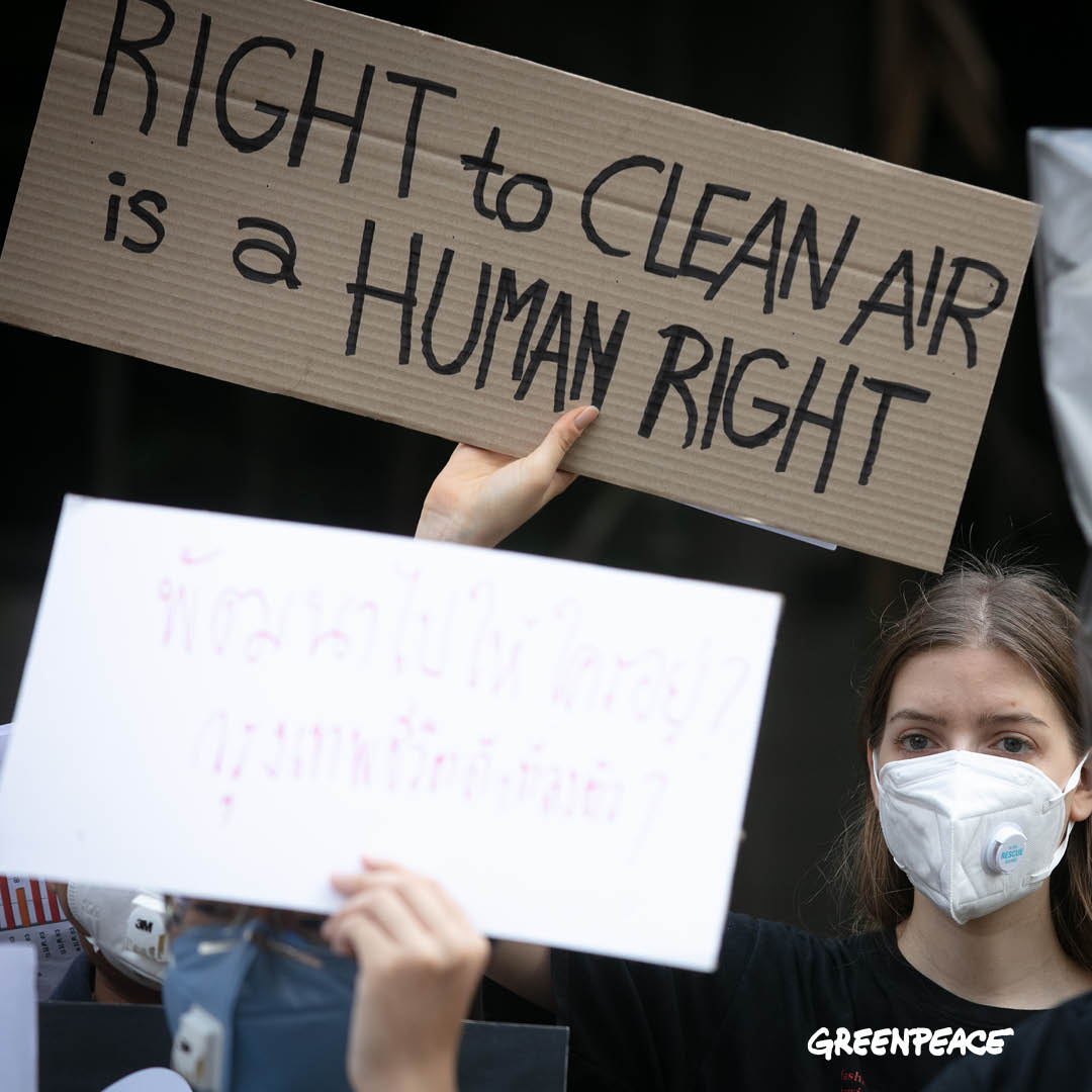 moneyforchange_'s tweet image. #CleanAirNow! ✊

Protesters in Thailand sent a message to the government demanding they urgently tackle PM2.5 #AirPollution which is harming people across the world.

Demand our leaders to #EndOil to keep our planet liveable &amp;gt;&amp;gt; act.gp/2SGVMQy

#ThursdayMotivation