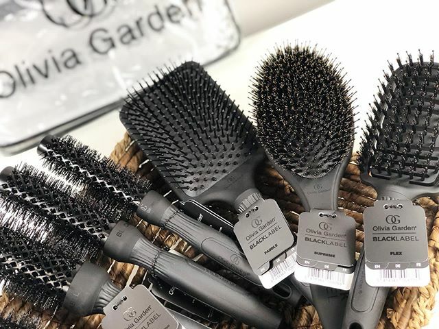 kapper_line's tweet photo. Los cepillos Black Label de @oliviagarden_es nos tienen enamorados 😍, aún no los tienes en tu salón? #sediferente @kapperline https://t.co/pbHl3RYGWP