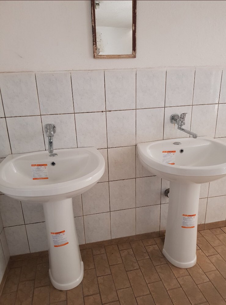ShefkijeA's tweet photo. 💦 +🧼= ❌🦠 🧫 
Në shkolla #skasapun
#немасапун во школи
There is #nosoap at schools 
#YJNetwork #YjnTweet
Shkolla Fillore “Zini Hani”, Veleshtë - Strugë https://t.co/awbaCiRHV5