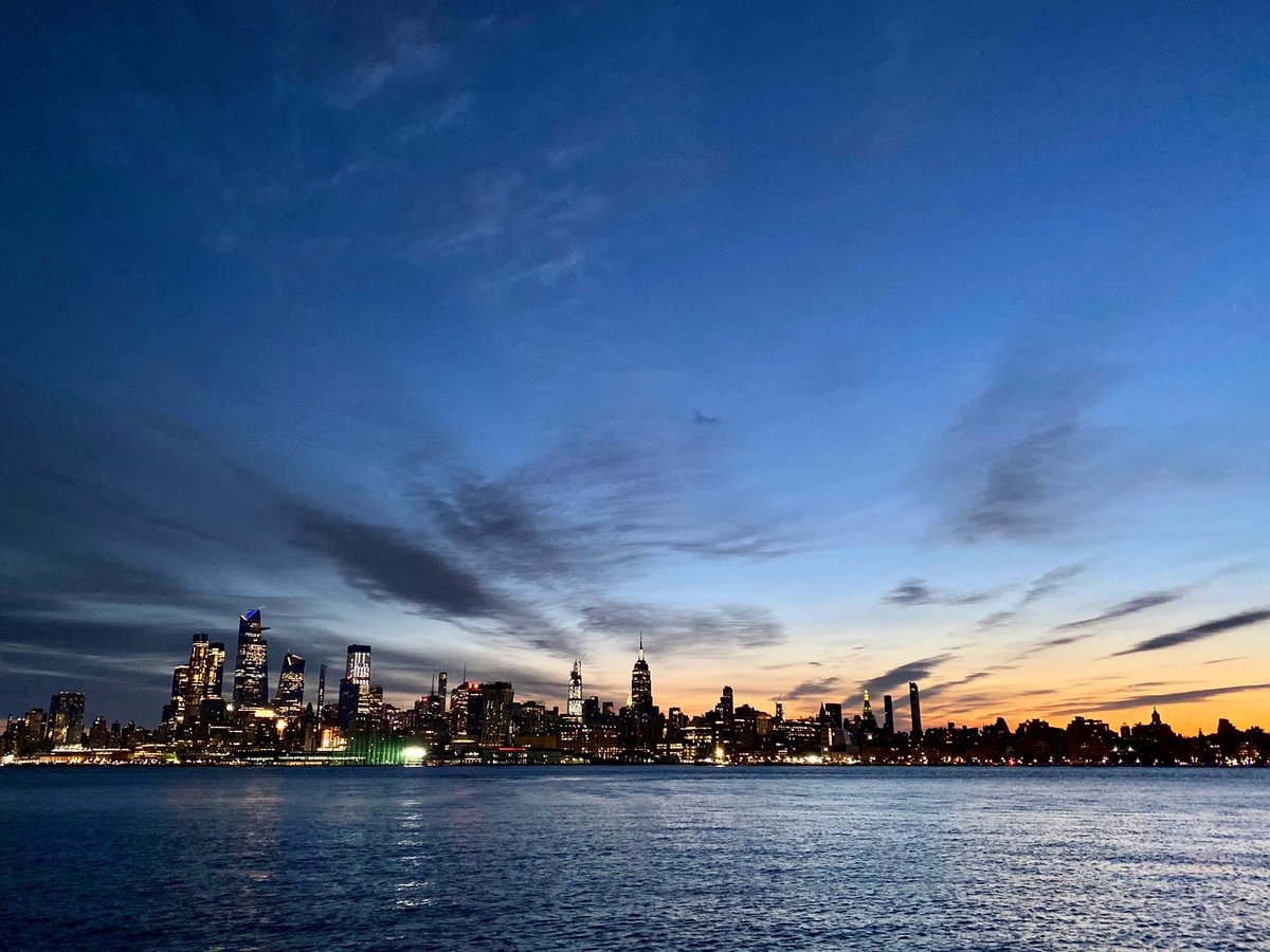 THE_SamMaxwell's tweet photo. Mornin’. #Dawn #NYC #Manhattan #SinatraDrive #Hoboken https://t.co/6WWzTteAY6