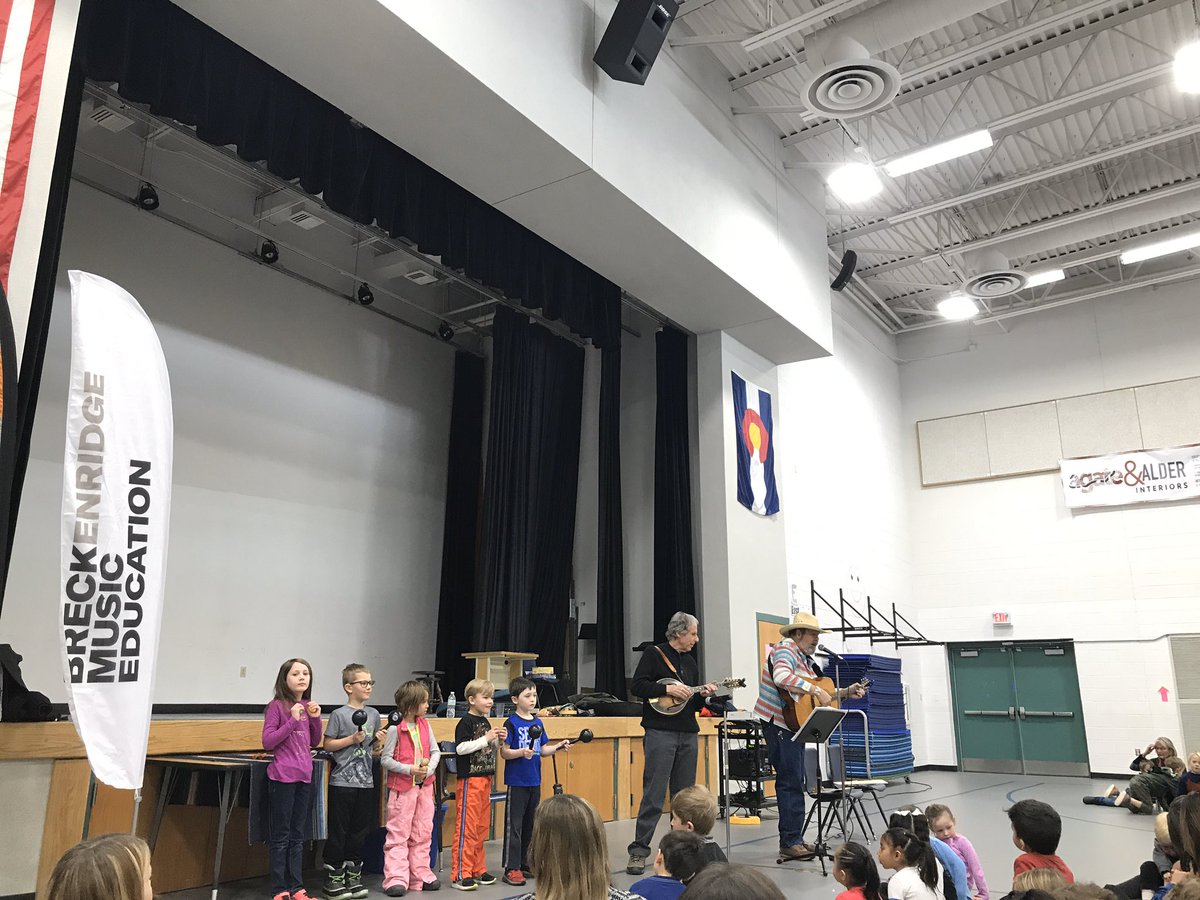 SCEfirstgrade's tweet image. Some first grade musicians accompanying our special guests during the Breckenridge Music Education assembly today! #SCoveEL @CrysLaneMiller