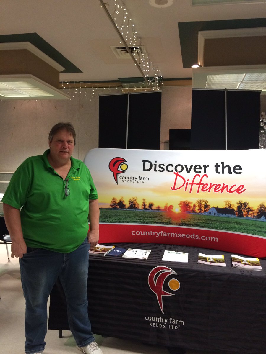 CLseedprod's tweet photo. Happy to see @hartacregrains & @CFSeedsEastern at the @QuinteFarmShow today. Wanting to learn more about our products? Stop by the @CFSeeds booth to learn more. #ontag #countryfarmseeds For more info check out👉🏻https://t.co/b3CA1kogsJ https://t.co/mXqOG6b2pB