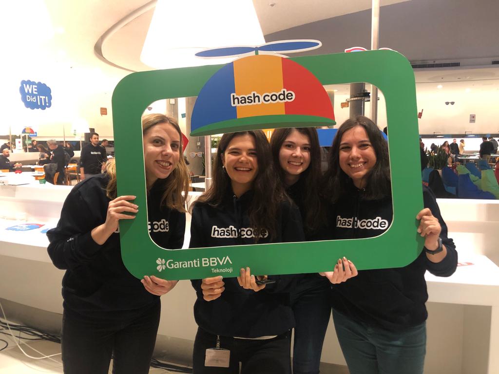 elifbon_'s tweet image. #hashcode2020 ready with 400 people at garantibbva hub🤓